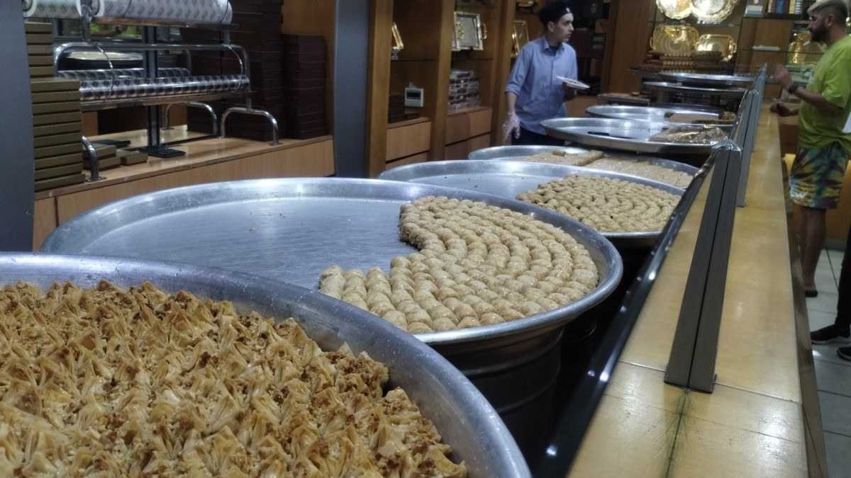 Doces árabes surpreendem pelo sabor e variedade em Dubai