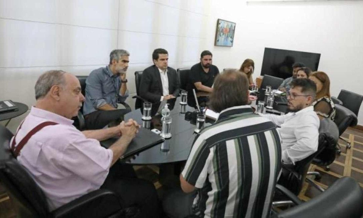 Prefeito Fuad Noman reúne com representantes dos sindicatos -  (crédito: Adão de Souza/PBH)