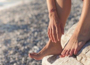  Fascite plantar frequentemente se revela com uma dor aguda e intensa na região do meio do calcanhar que se estende para a planta do pé -  (crédito: Jan Romero/Unsplash)