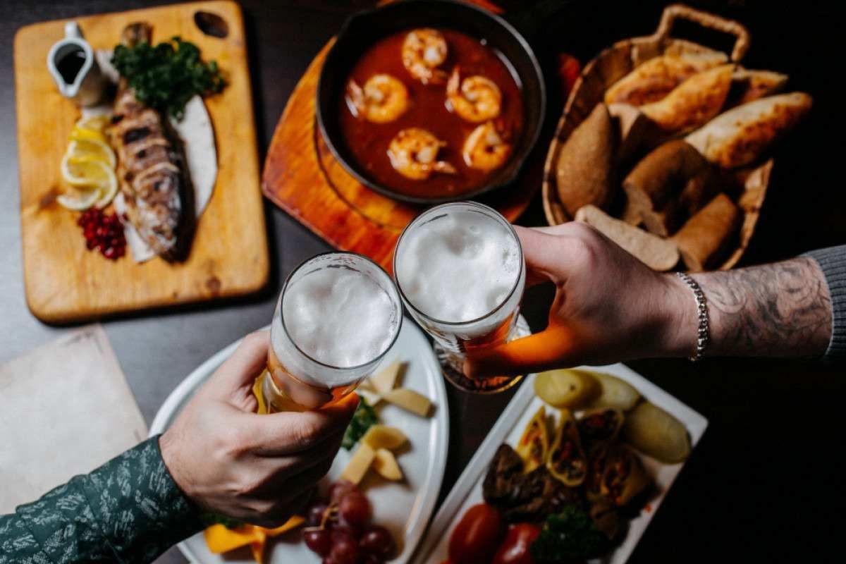 Descubra 5 mitos e verdades sobre a relação álcool e alimentação