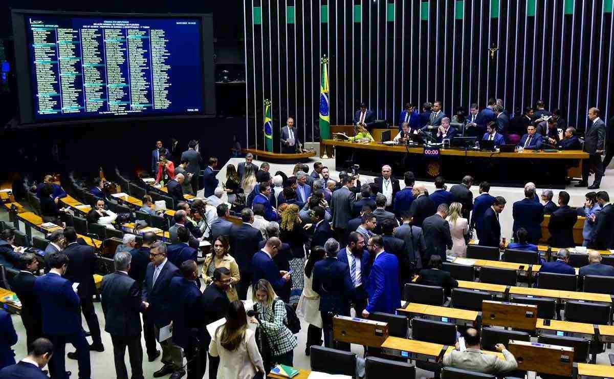 Deputados cozinham vetos de Lula em fogo brando