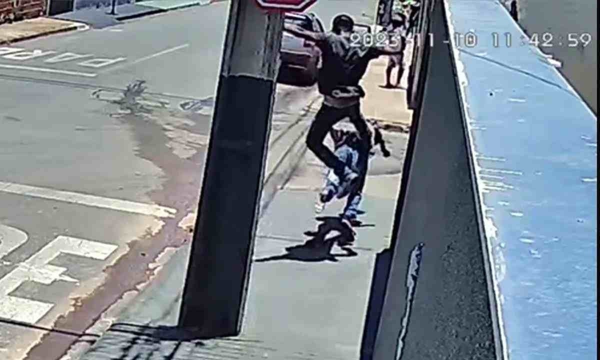 O suspeito já tinha passagens policiais por agressão, lesão corporal e furto -  (crédito: Redes sociais/Reprodução)