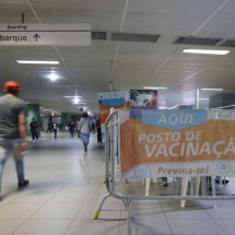 Brasileiros adultos ainda têm medo associado à covid-19, diz pesquisa - EBC - Saúde
