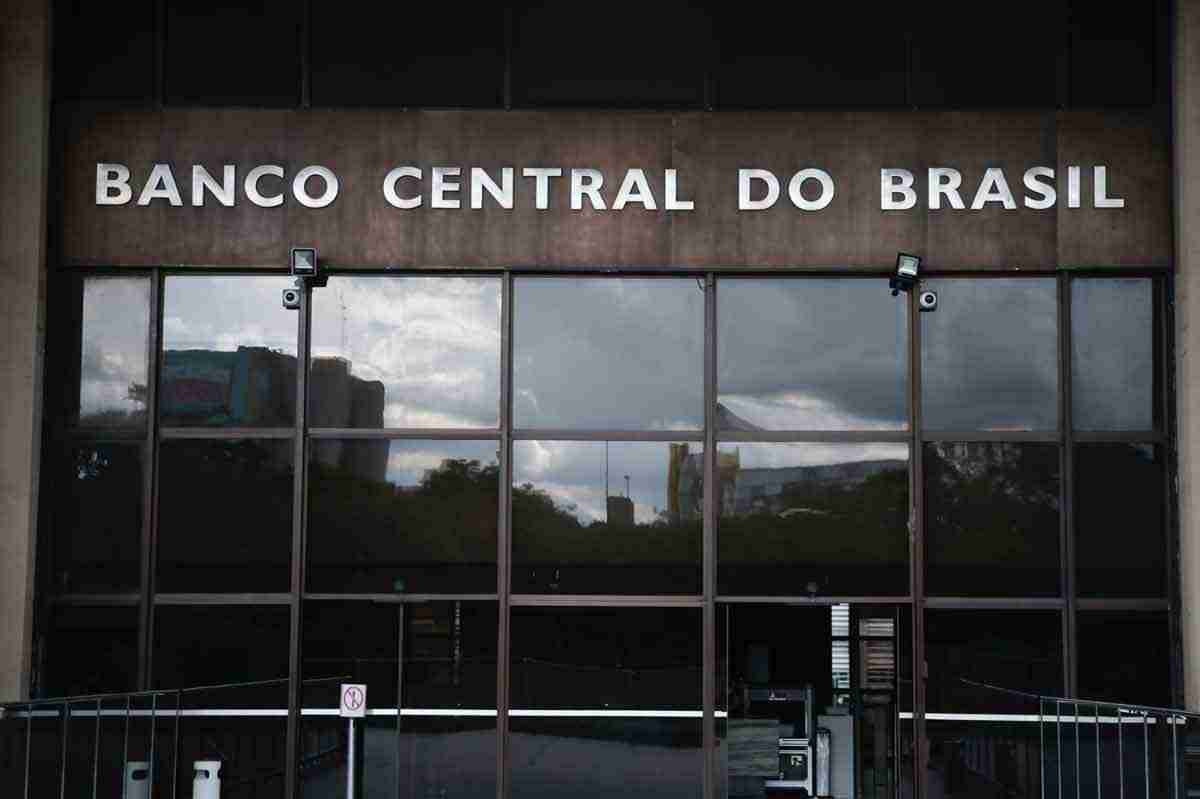 Crescimento do Brasil supera previsão de economistas pelo terceiro ano
