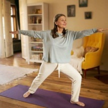 Yoga ajuda a combater ansiedade do fim de ano -  shurkin_son | Shutterstock