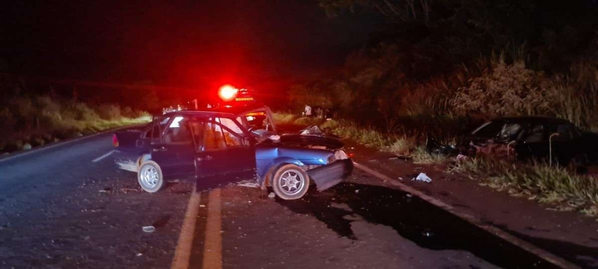 Grave acidente envolvendo três carros deixa pessoas feridas no Sul de Minas