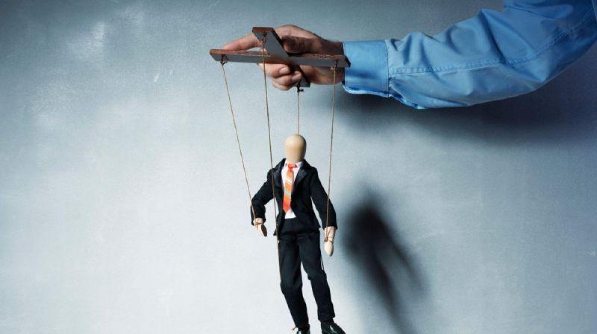 O que são as 'migalhas emocionais' usadas para manipular os outros