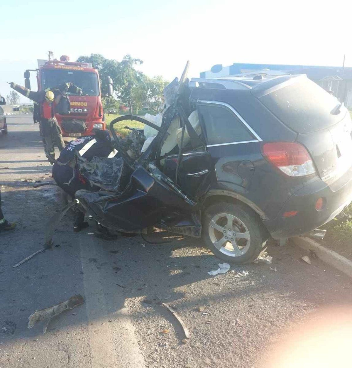 Homem morre em grave acidente envolvendo carro e caminhões na BR-354