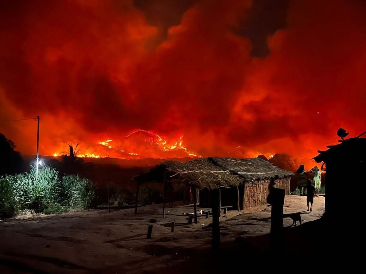 MG: Incêndio atinge vegetação na região da reserva indígena Maxakali
