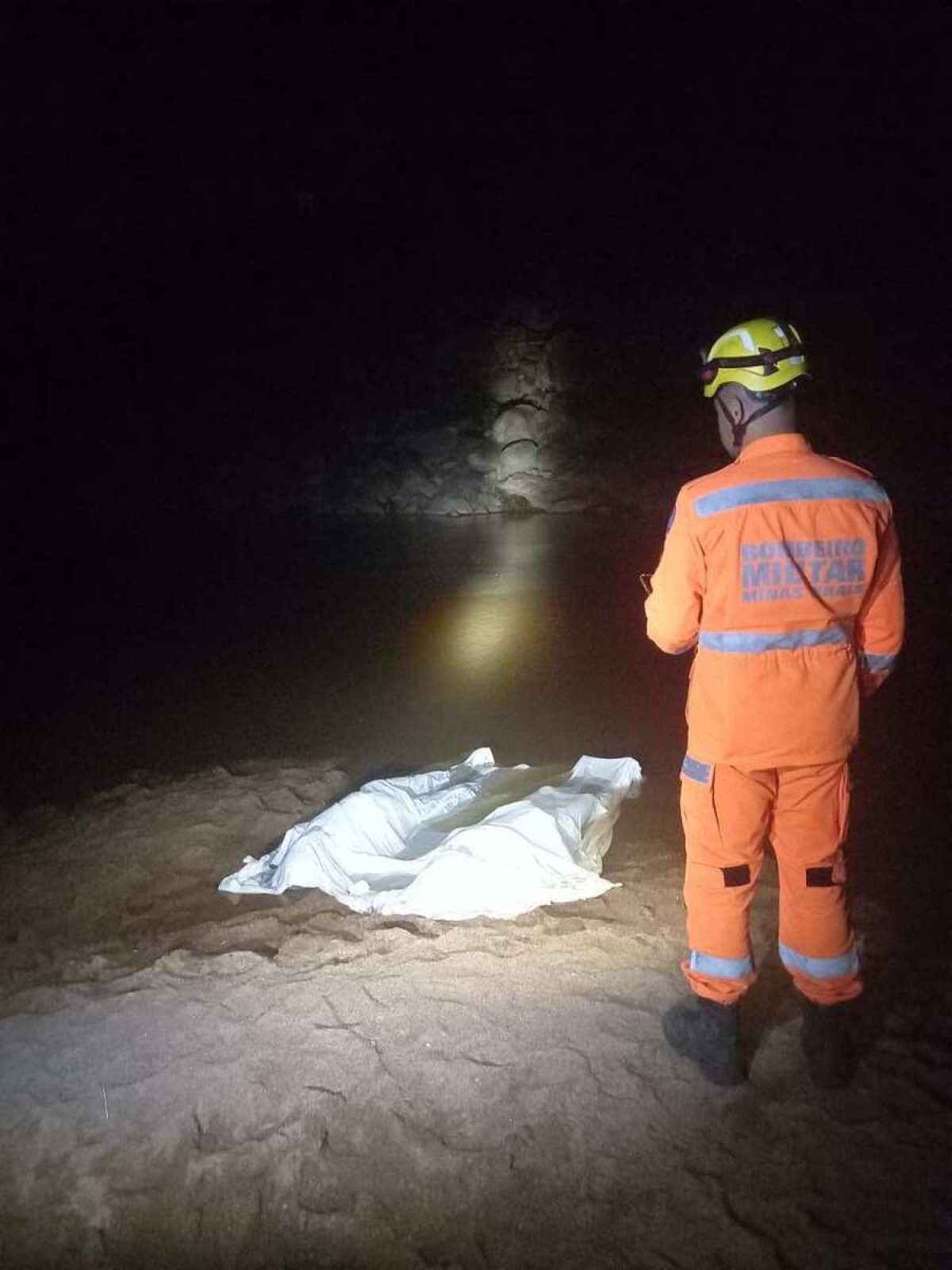 Pai e filha são encontrados mortos após se afogarem em rio no interior de MG