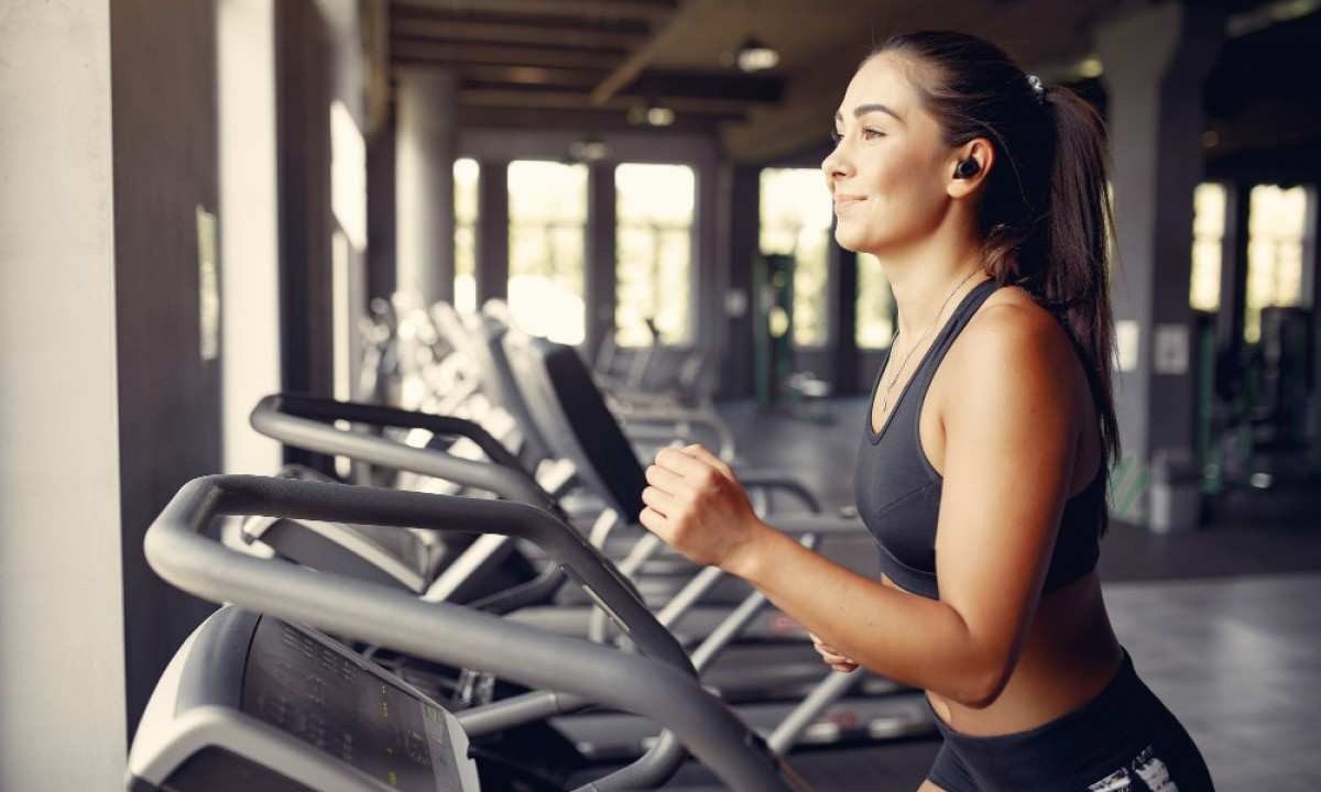 Mulheres com a doença autoimune e hipertensão apresentaram melhora após a prática de exercício físico não só quando estavam em repouso, mas também durante episódios estressantes -  (crédito:  prostooleh/Freepik)