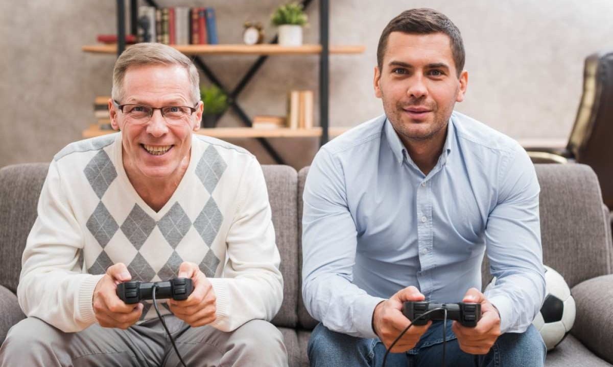 Pai e filho jogando videogame juntos -  (crédito: Freepik)