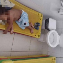 Criança com autismo é colocada para dormir em banheiro de creche - Arquivo pessoal/ Milene Milheiro