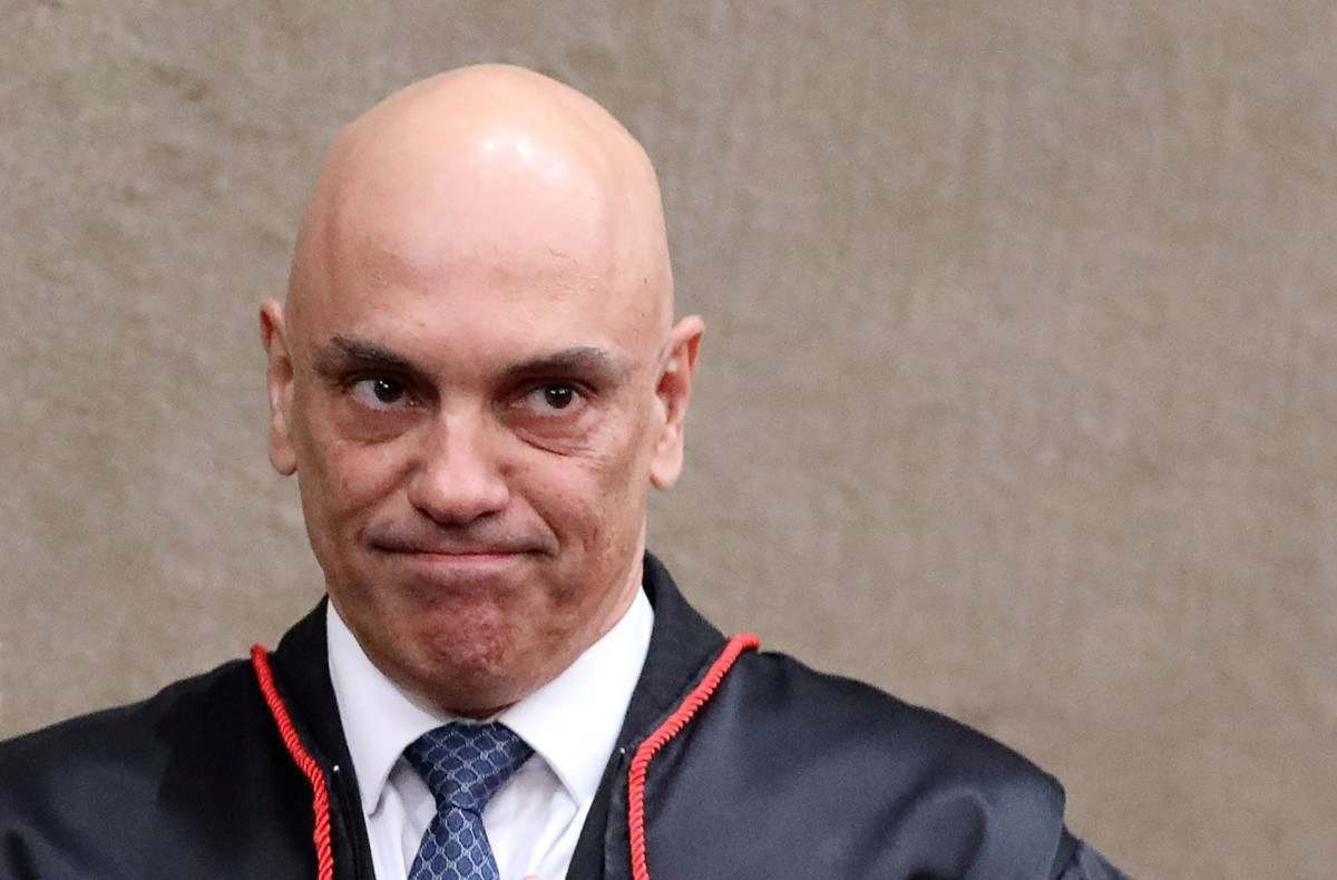 Operação contra Bolsonaro: decisão de Moraes tem três vezes 'corno' no lugar de 'como'