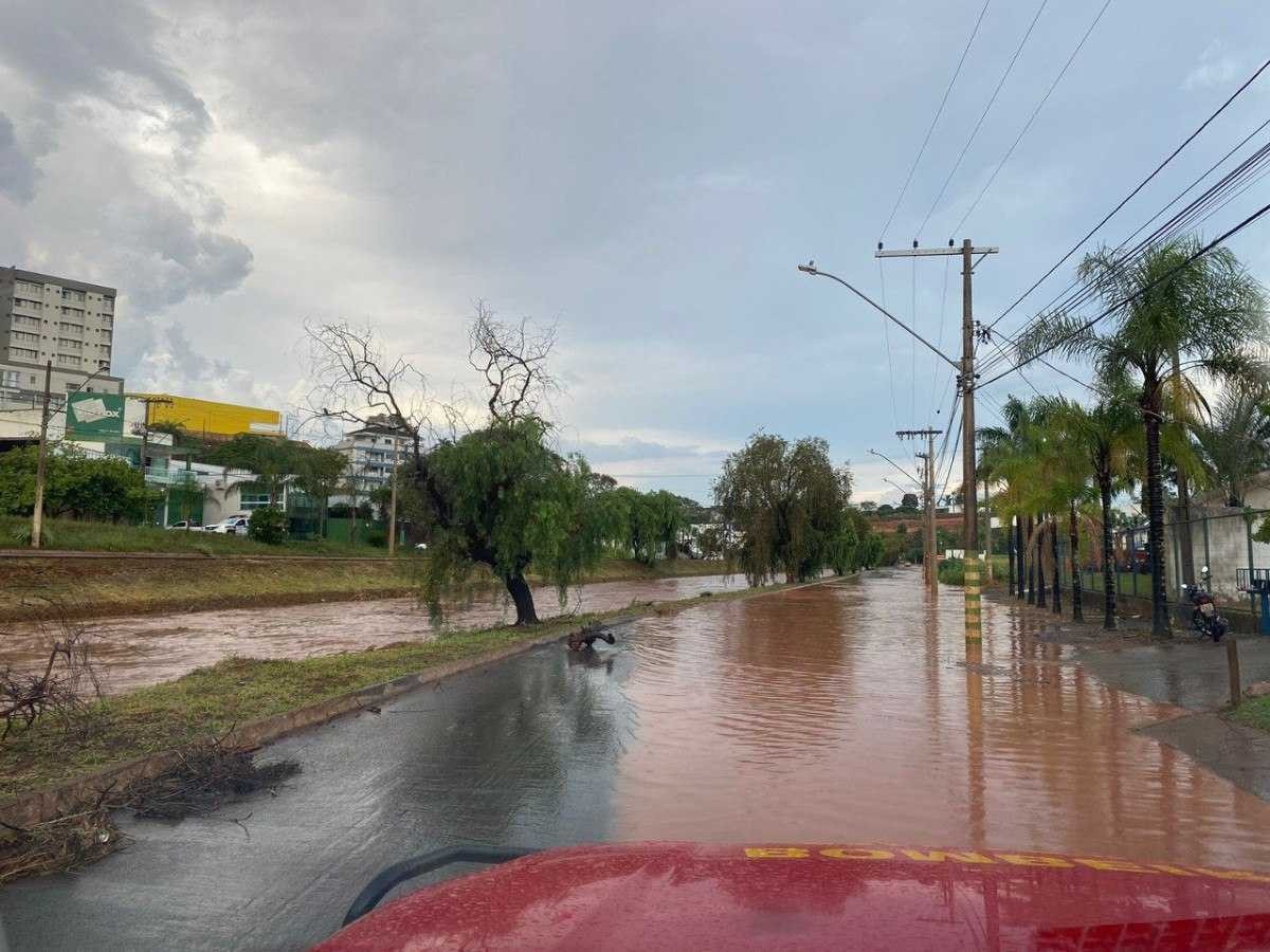 Minas tem 300 cidades em alerta para chuvas intensas com risco de alagamento