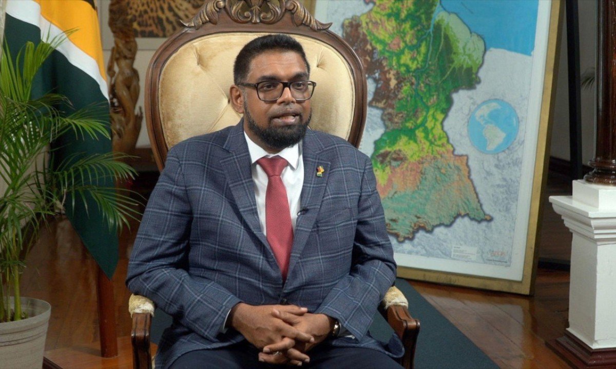 O presidente da Guiana, Mohamed Irfaan Ali, deverá participar de encontro com Nicolás Maduro na quinta-feira (14/12) para discutir a crise sobre a região de Essequibo -  (crédito: Jorge Perez/BBC Mundo)