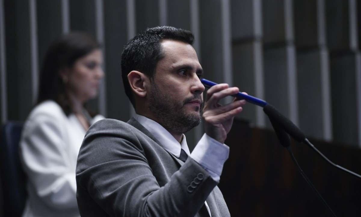 Senador Cleitinho pontuou que alguns pais não vacinaram seus filhos com a vacina da COVID-19 por "insegurança" e ressaltou que isso não pode impedir as crianças de terem acesso à educação -  (crédito:  Jefferson Rudy/Agência Senado)