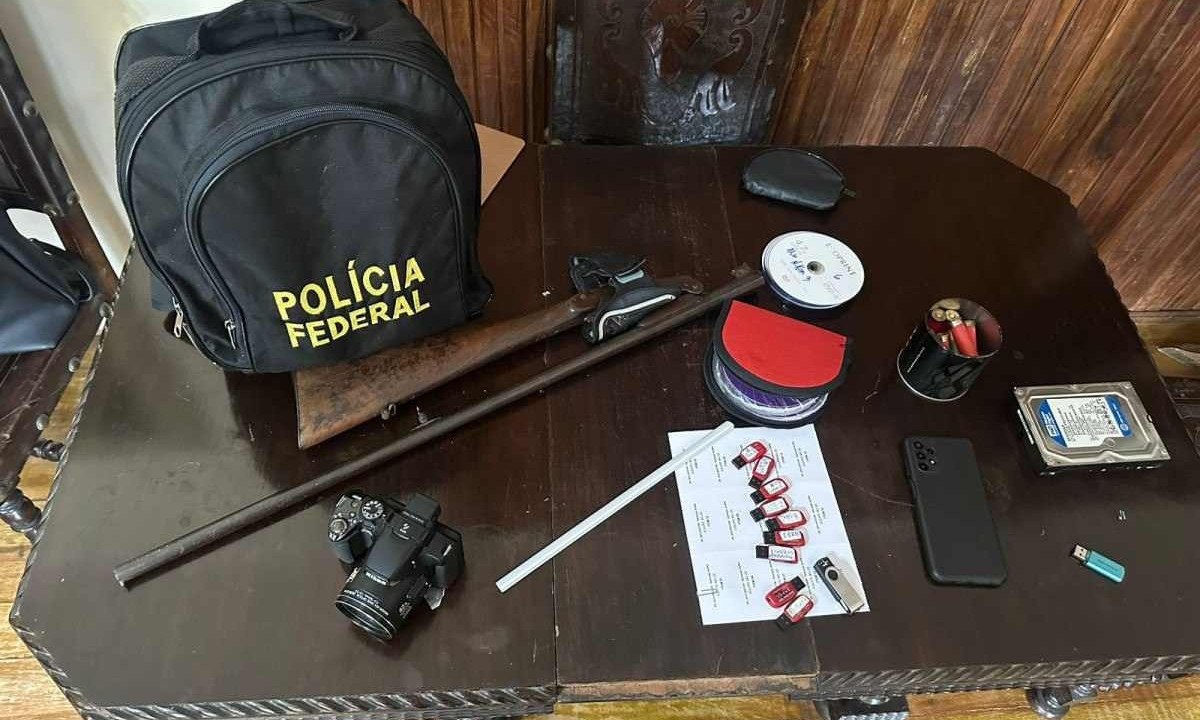 Polícia Federal cumpriu três mandados de busca em cidades do Sul de Minas -  (crédito: PF/Divulgação)