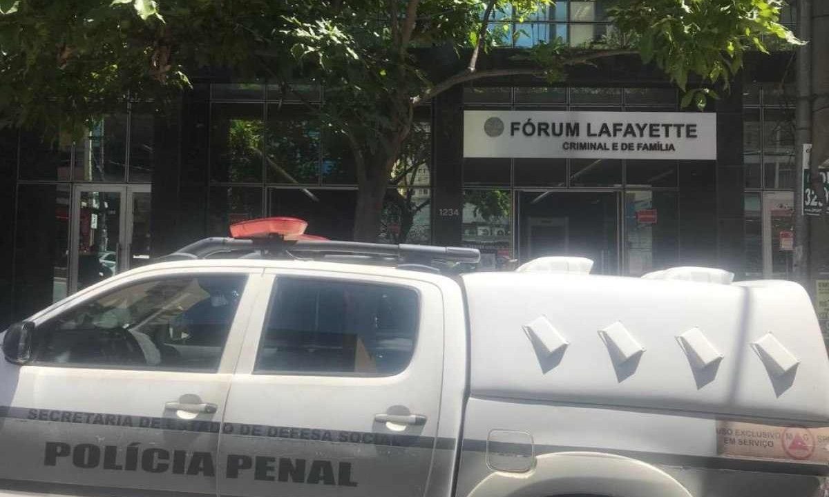 O motorista do Porsche, Rodrigo, está preso e foi levado pela manhã ao Fórum Lafayette -  (crédito: Edésio Ferreira/EM/D. A. Press)