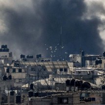 Israel bombardeia Gaza e afirma que Hamas está perto da 'dissolução' - MAHMUD HAMS / AFP