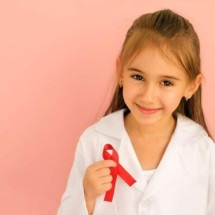 Dezembro Vermelho: um olhar sobre as crianças que enfrentam o HIV - Freepik