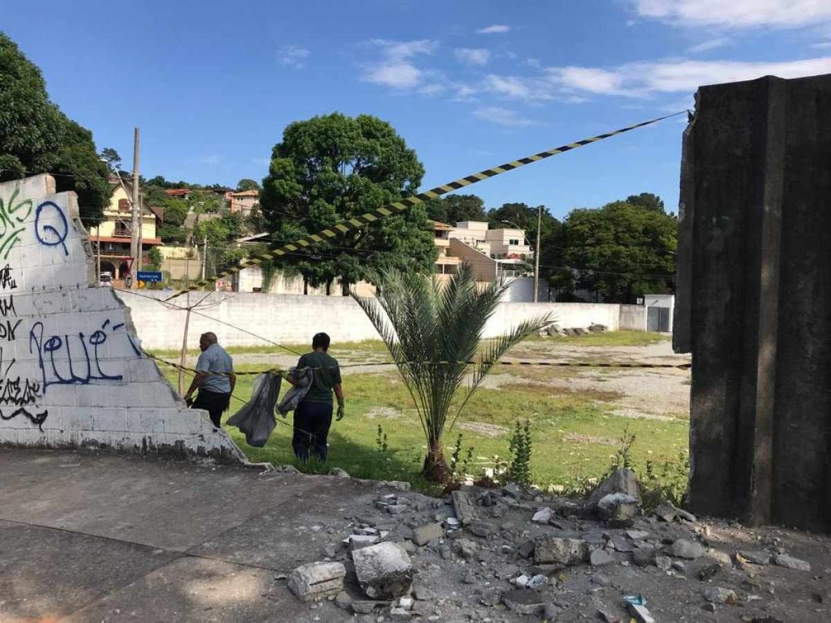 Perseguição policial tem tiros, presos e capotamento na UFMG