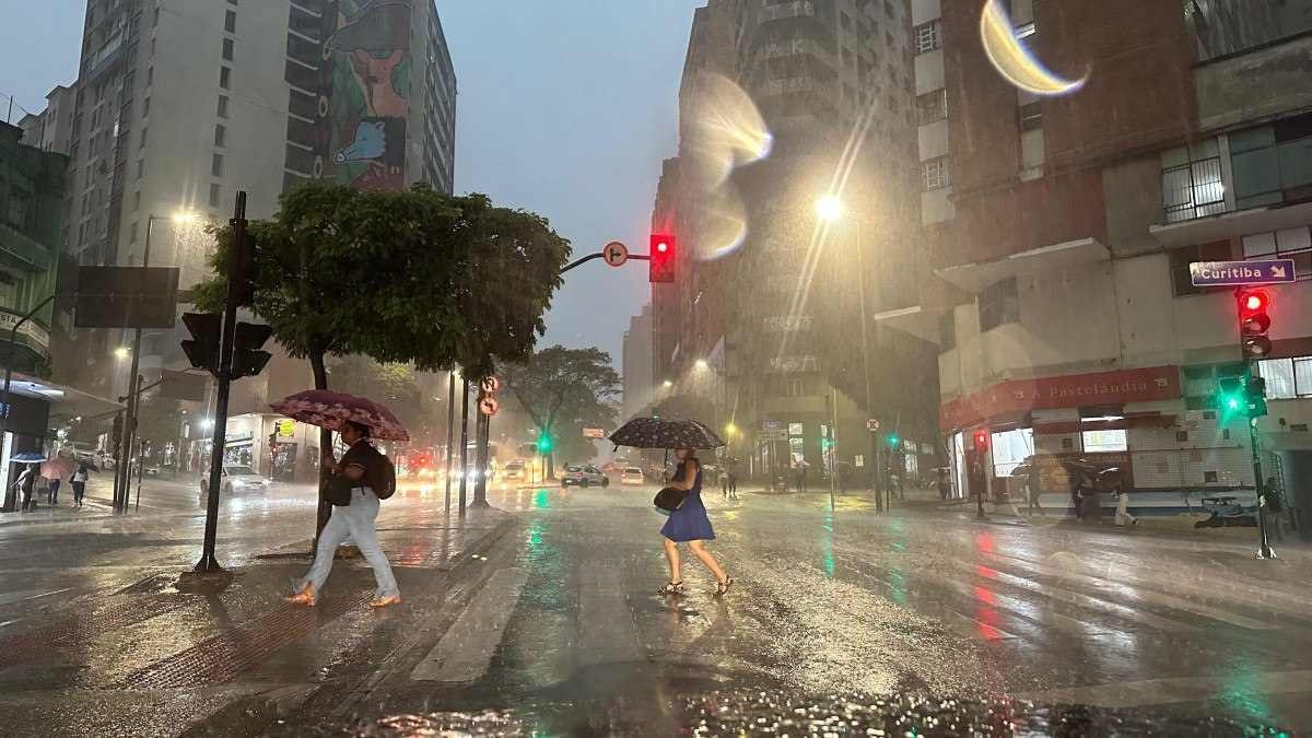 Defesa Civil alerta para tempestade severa com granizo e raios em Minas