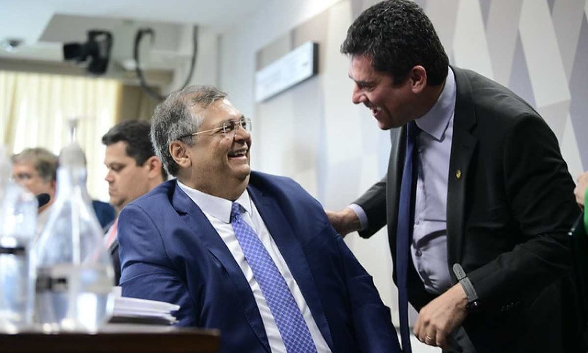 Dino e Moro se cumprimentam antes de sabatina na Comissão de Constituição e Justiça do Senado -  (crédito: Pedro França/Agência Senado)