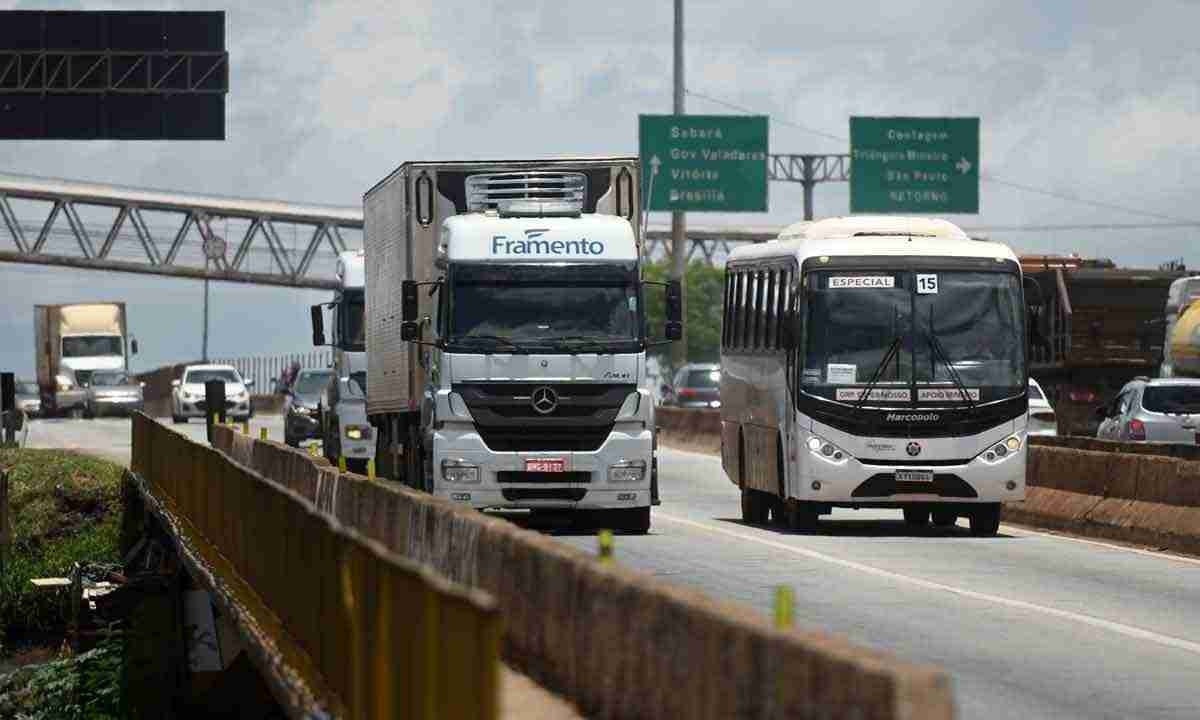 PBH anuncia que obras nos elevados sobre as avenidas Amazonas e Antônio Carlos começam em 2024 contra um dos principais nós do Anel: o estreitamento de tráfego -  (crédito: Leandro Couri/EM/D.A Press)