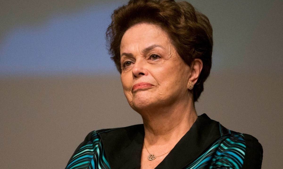 A ex-presidente Dilma Rousseff anunciou a libera&ccedil;&atilde;o de US$ 1,115 bilh&atilde;o (R$ 5,750 bilh&otilde;es) em recursos da institui&ccedil;&atilde;o para o Rio Grande do Sul -  (crédito: Daniel RAMALHO / AFP)