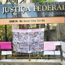 Vítimas da tragédia da Brumadinho protestam em frente ao TRF - Gladyston Rodrigues/EM/D.A Press