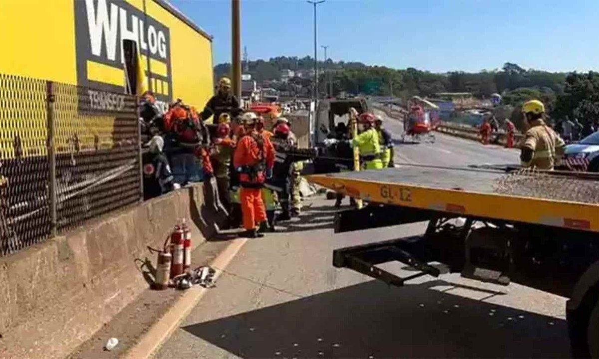 A rodovia BR-381 (Fernão Dias), em Contagem, na Grande BH, está entre as mais perigosas do Brasil -  (crédito: Sala de Imprensa/CBMMG)