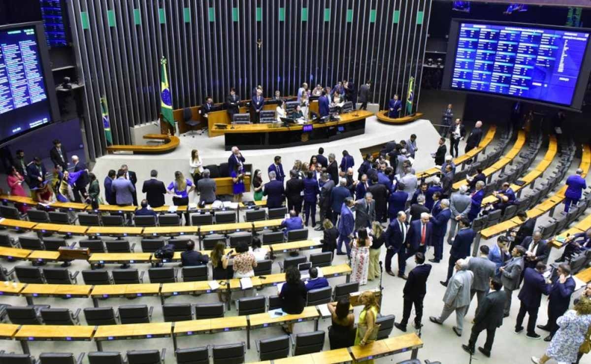 Parlamentares derrubam veto de Lula à desoneração da folha de pagamentos