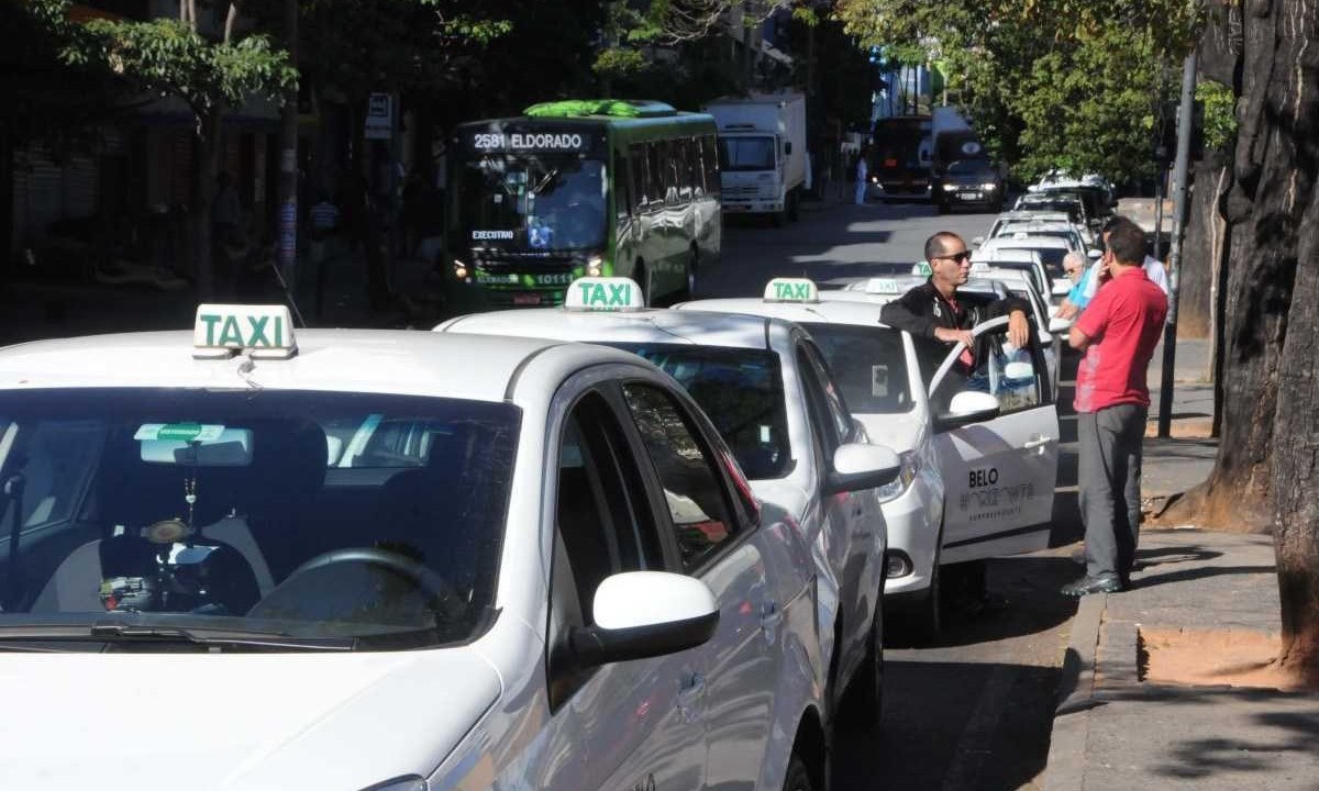 Taxistas terão que fazer exame toxicológico  -  (crédito: Paulo Filgueiras/EM/D.A Press)