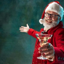 Alto consumo de bebidas alcoólicas nas festas de fim de ano pode interferir na voz - Freepik