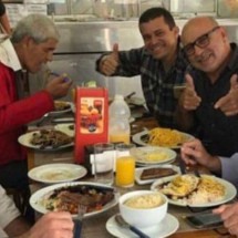 Queiroz fala em ingratidão da família Bolsonaro: "o castigo vem a cavalo" - Reprodução/Redes sociais