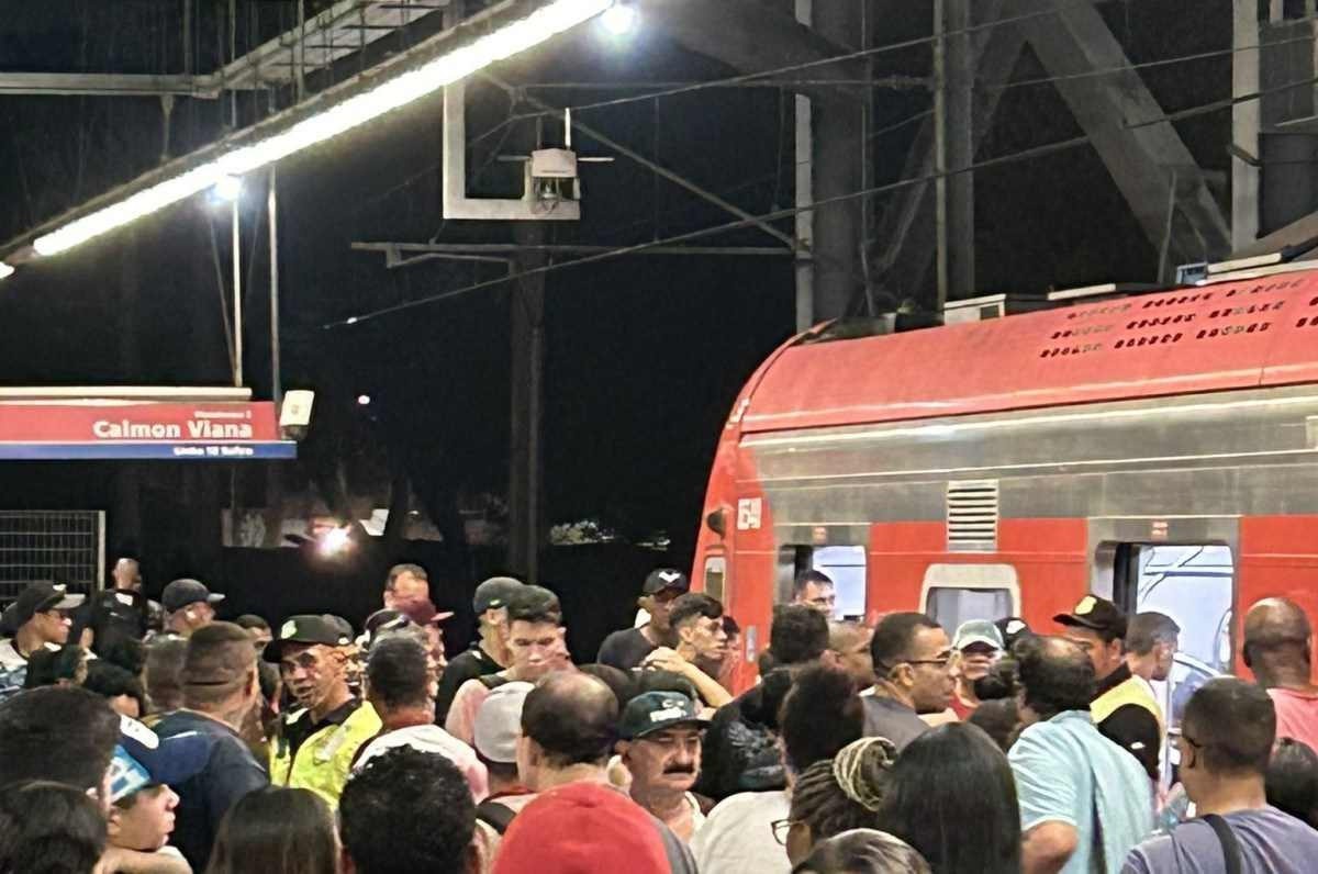 Passageiro morre atropelado nos trilhos por trem metropolitano em São Paulo