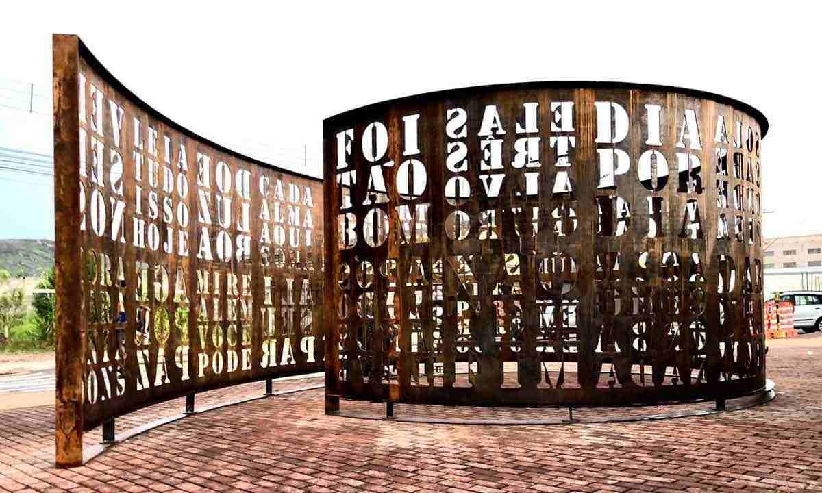 Cidade de Ouro Branco ganha obra de arte em aço doada por siderúrgica
