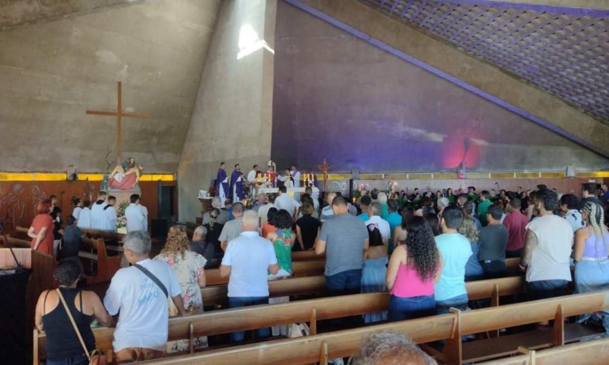 Arquidiocese celebra a primeira Missa Concerto no topo do maciço, em Caeté,  na Região Metropolitana de Belo Horizonte 
 -  (crédito: Edesio Ferreira/EM/D.A Press)