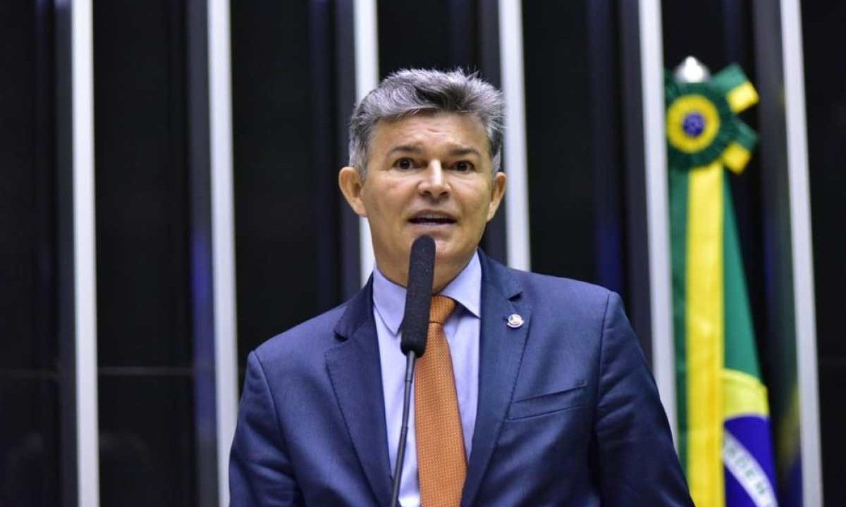 O deputado José Medeiros (PL-MT) era um dos poucos bolsonaristas presentes no plenário durante a votação -  (crédito: Zeca Ribeiro/Câmara dos Deputados)