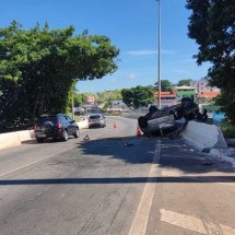 BH: homem é arremessado para fora de carro em acidente no Anel Rodoviário - PMRv/Divulgação
