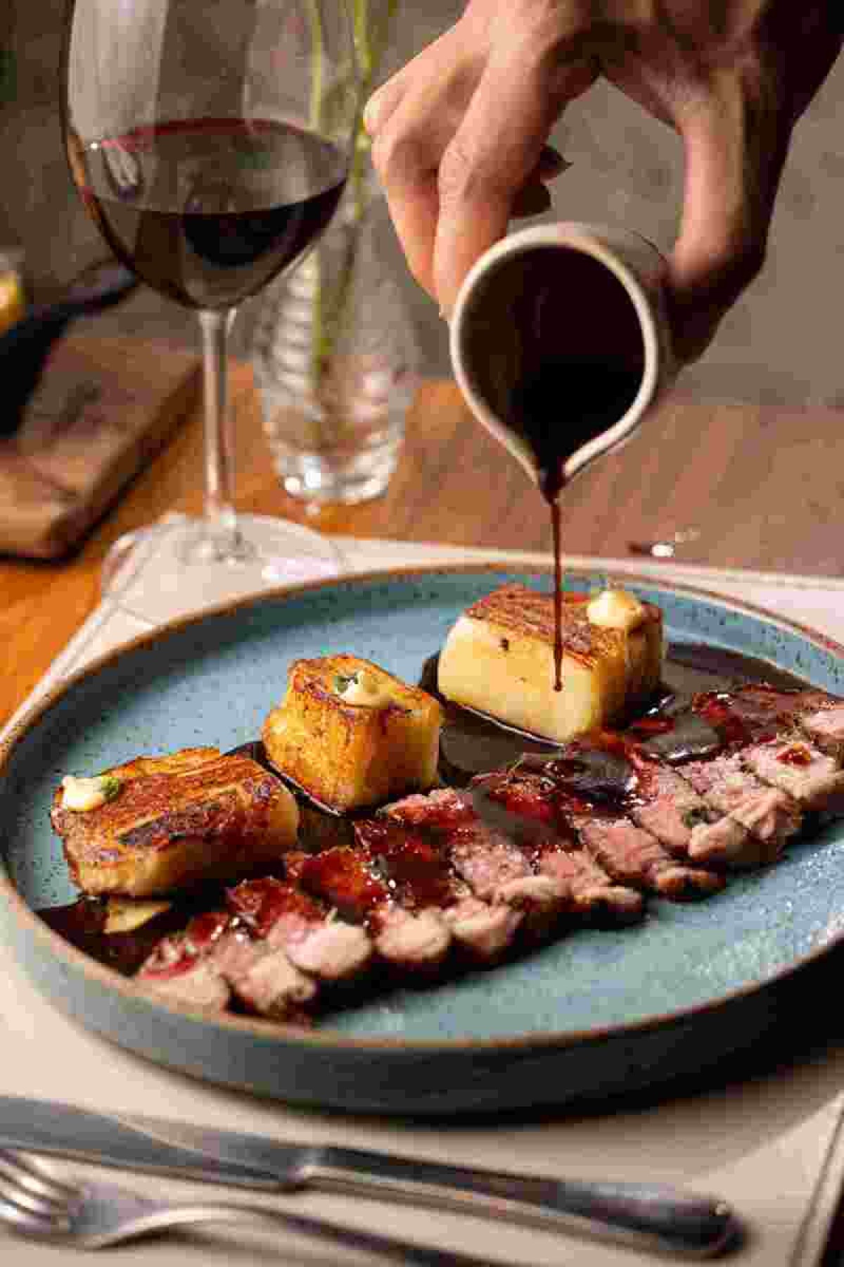 Chorizo com mil-folhas de batata e demi glace do restaurante La Matta 