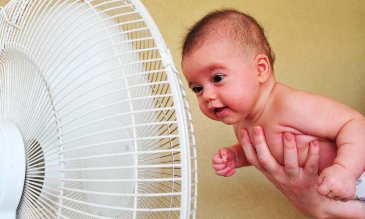 Os bebês sentem bastante calor, mas, como não falam, acabam manifestando a sensação de uma maneira diferente. Eles costumam ficar chatinhos, irritados e chorosos -  (crédito: Freepik)