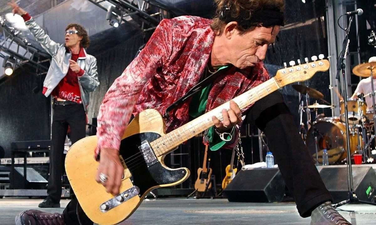 Keith Richards se apresenta no Estádio Olímpico de Munique, na Alemanha, em 6 de junho de 2003 -  (crédito: AFP)