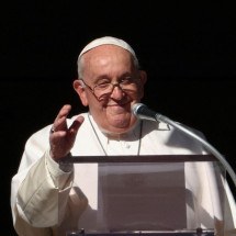 Papa abre caminho para que Igreja abençõe casais do mesmo sexo; entenda - Reuters