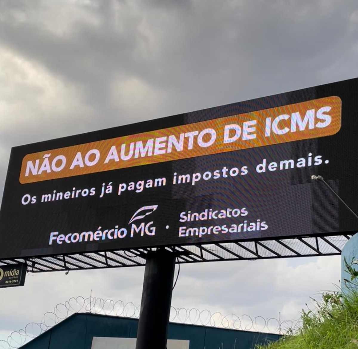 Fecomércio espalha outdoors contrários ao aumento do ICMS em Minas Gerais
