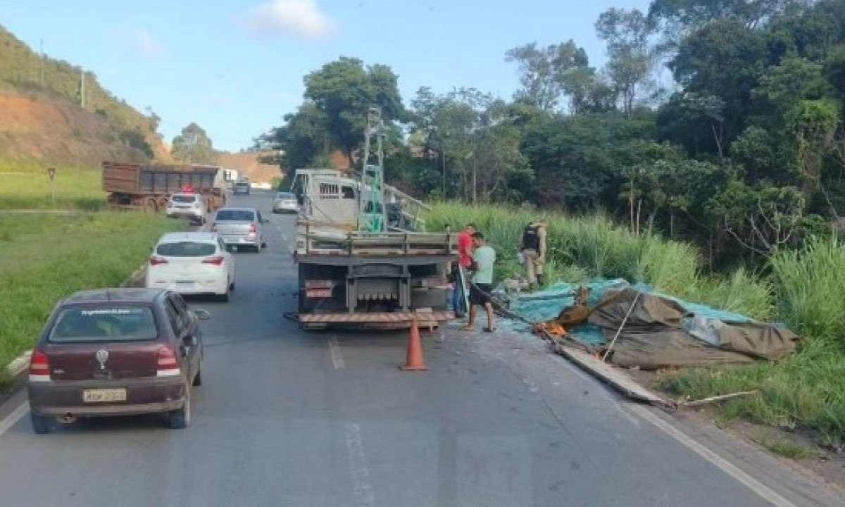 Trânsito na BR-381, na altura de Caeté, é complicado -  (crédito: Redes Sociais/Reprodução)