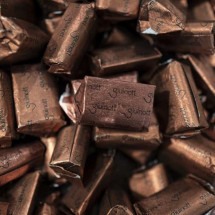 A guerra do chocolate entre gigante suíça e artesãos italianos - MARCO BERTORELLO / AFP