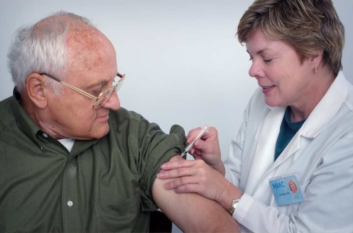 Anvisa aprova vacina contra vírus sincicial respiratório para idosos