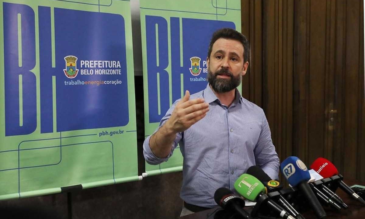 Subsecretário de Planejamento e Orçamento, Bruno Passeli, durante coletiva na PBH  -  (crédito: Prefeitura de Belo Horizonte/ Divulgação)